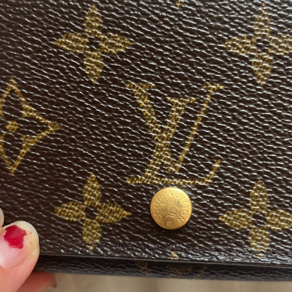 Authentic 2002 Louis Vuitton Monogram Wallet - Picture 4 of 13